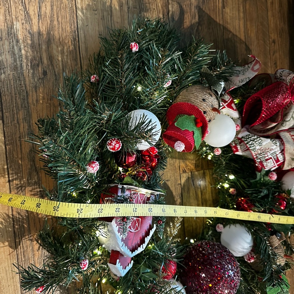 Festive Holiday Wreath with Red and Green Accents - Picture 6 of 6